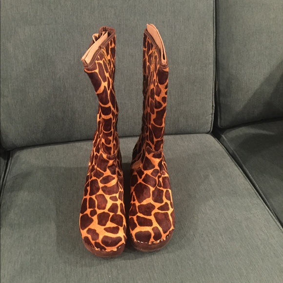 Hanna Andersson Shoes - Hanna Andersson giraffe print clog boots